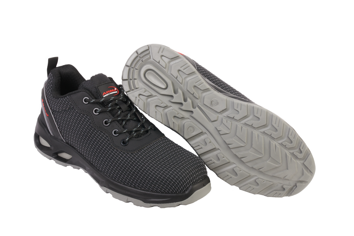 A30-PANTHER Black PUtek Lightweight Safety Trainer S3S FO SR