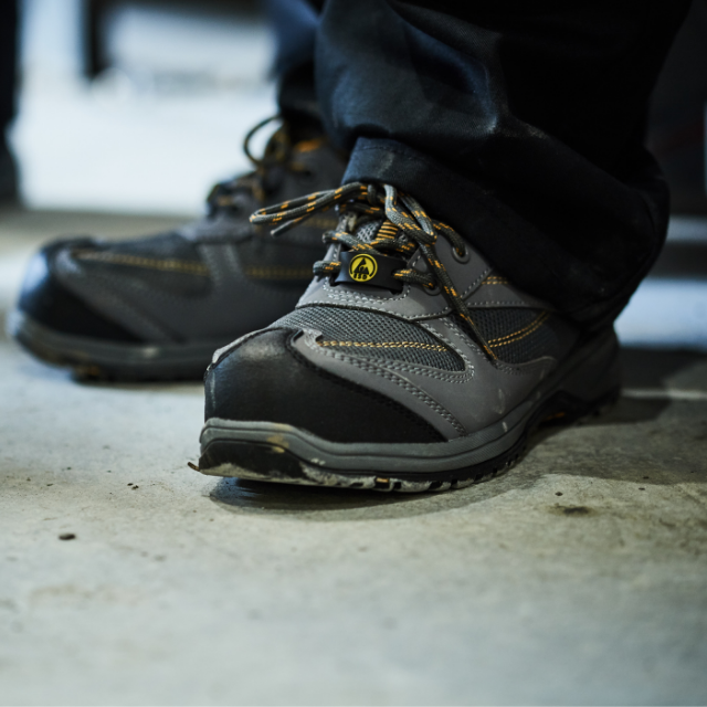 V12 Footwear V1935 Ladies Turbo IGS ESD Safety Trainer S1P